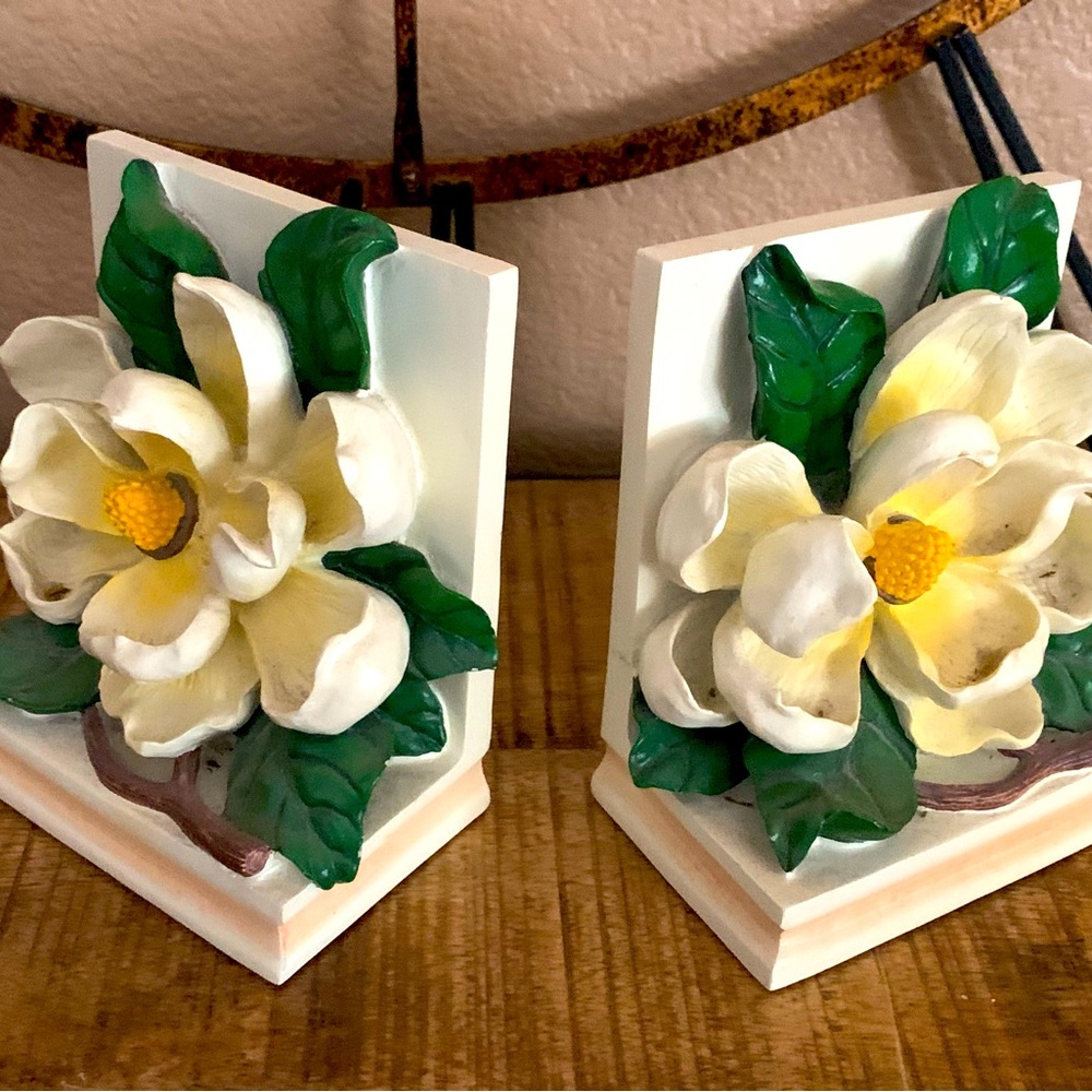 Magnolia Bookends- Set of 2